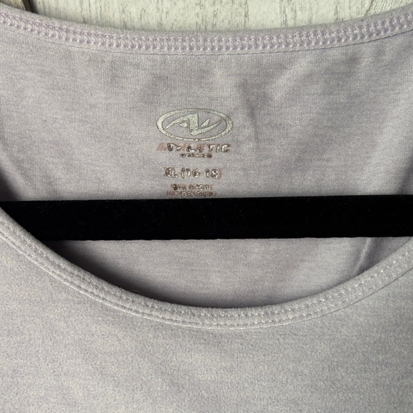 Light purple athletic crop Tank Top - Picture 2 of 7